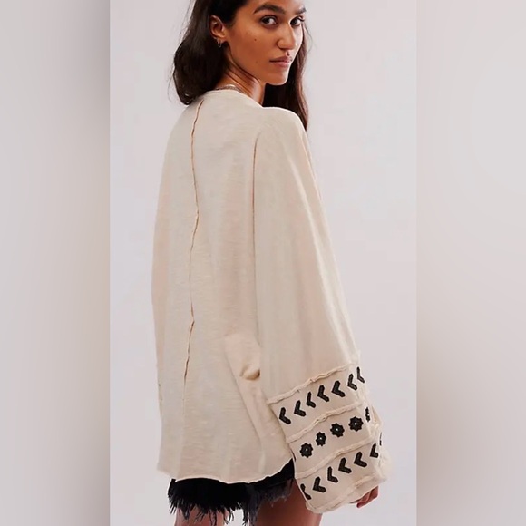 🖤Free People NWOT Embroidered Oversized Top🖤 - Picture 3 of 7